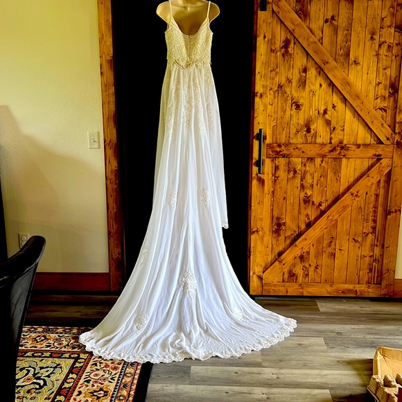 Oleg Cassini wedding dress, GUC - Picture 4 of 12